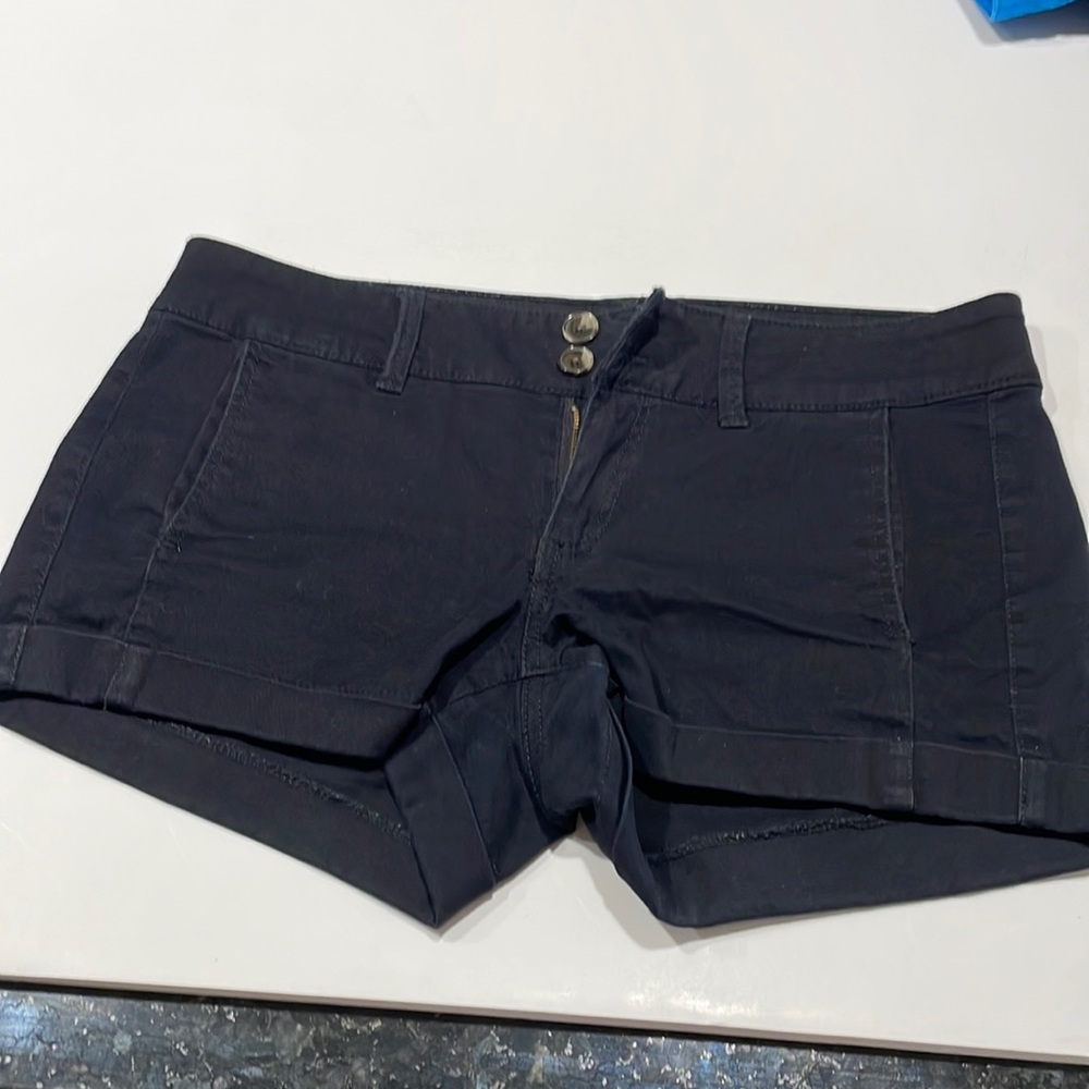 Express black short with side pockets.  Barely worn.